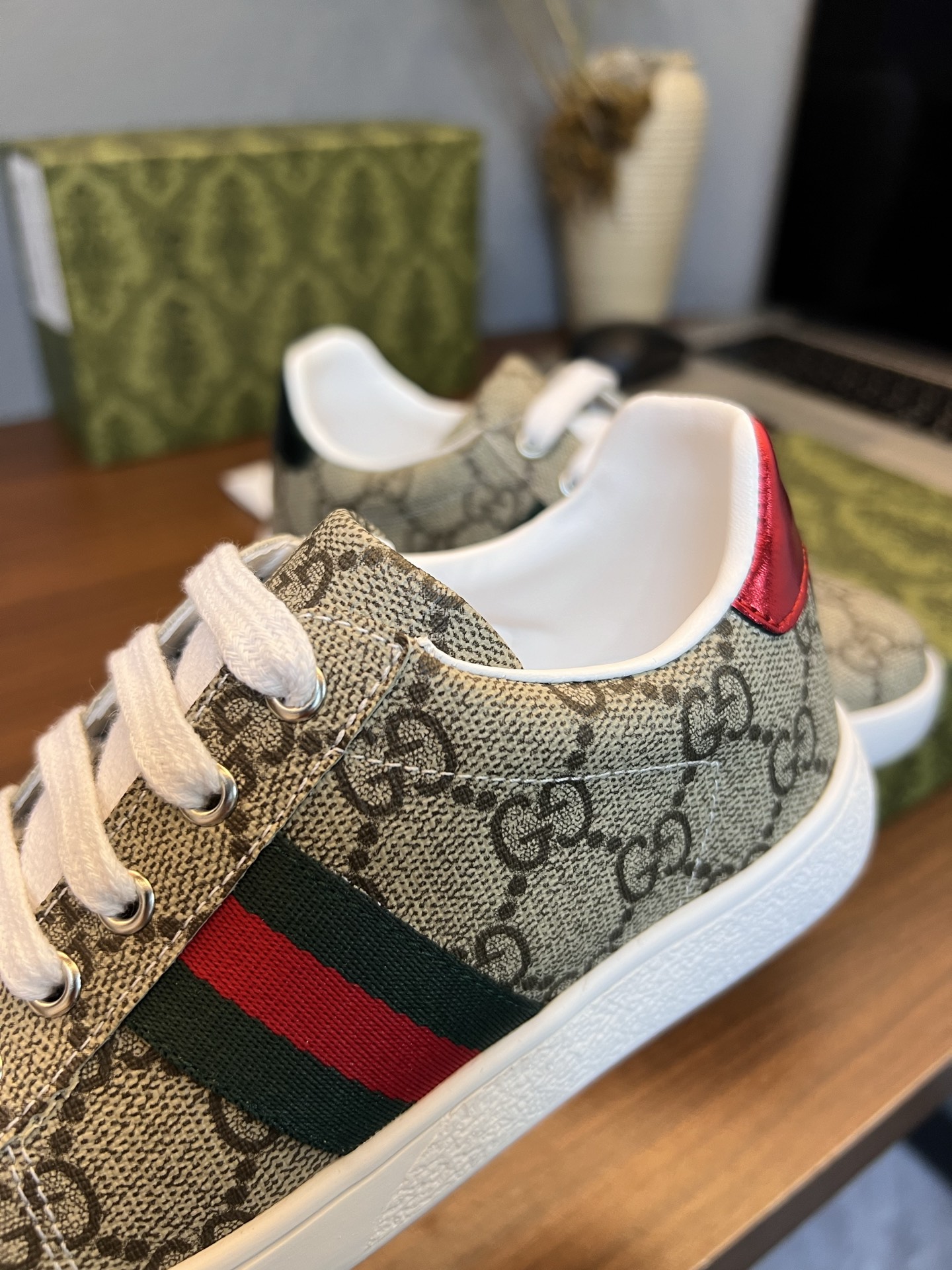 Children's shoes child